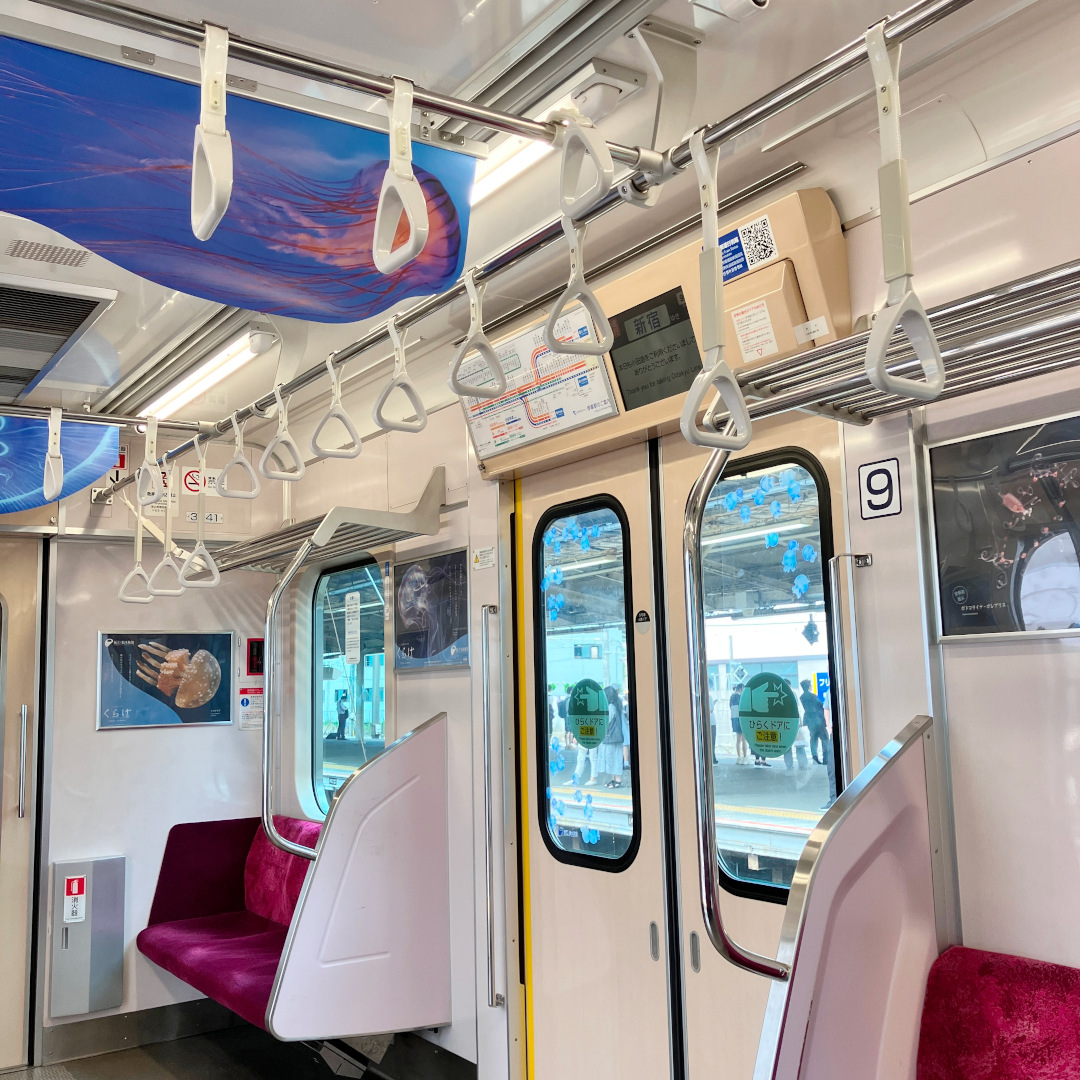 小田急線車内をクラゲでジャックした「 #くらげとれいん 」の運行は、7