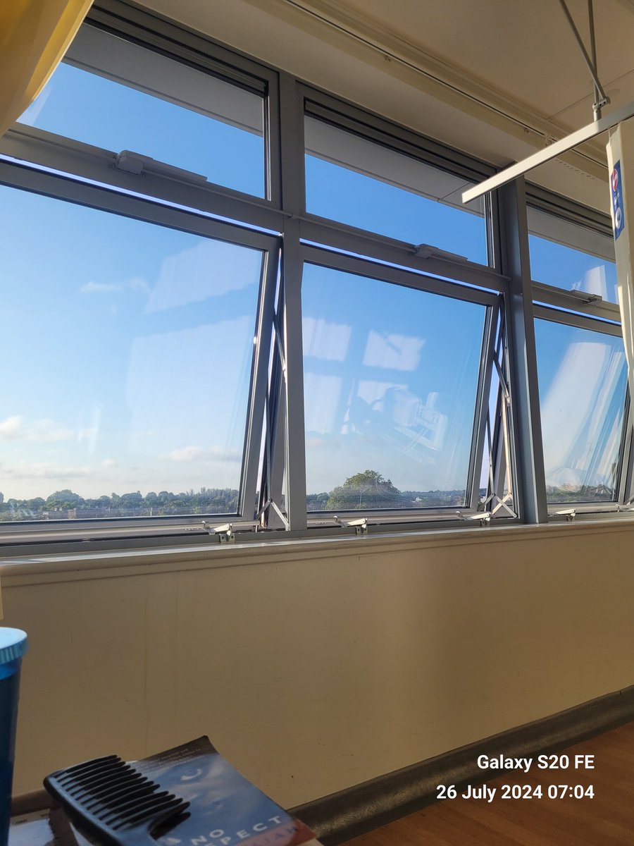 Amazing blue sky over Lewisham 1st thing this morning. #roomwithaview #LewishamHospital