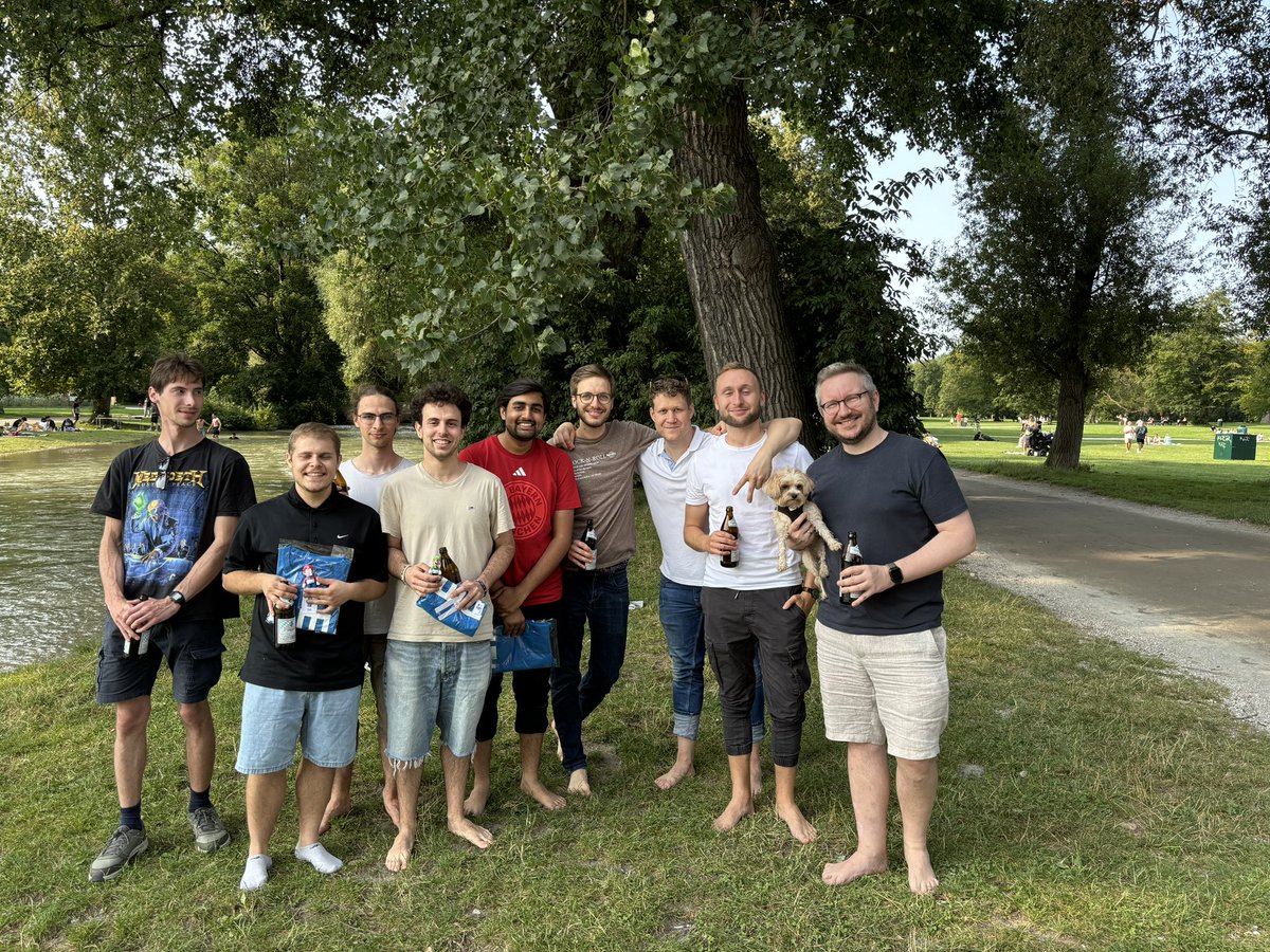 apoethig's tweet image. Little farewell for our visiting students Diego, Nicholas and Aniket from Italy and India. With a bit of volley ball and Kubb (and of course sun burn for the lab rats :)) in the English Garden. All the best for your future!