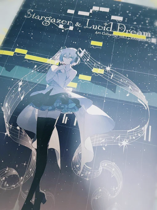 Rellaさんの画集、繊細な作品がいっぱいつまっていて本当にすき。この漂っている空気感がたまらない。あと重量感がすごい見応えたっぷり。