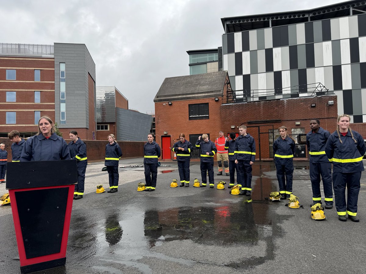 CFODaveRussel's tweet image. Fantastic ‘Passing out Parade’ at Bolton Fire Cadets last night. Very proud of all 12 Cadets and my staff who work incredibly hard to help develop young people and enable them to realise their true potential ⁦@manchesterfire⁩ 🚒