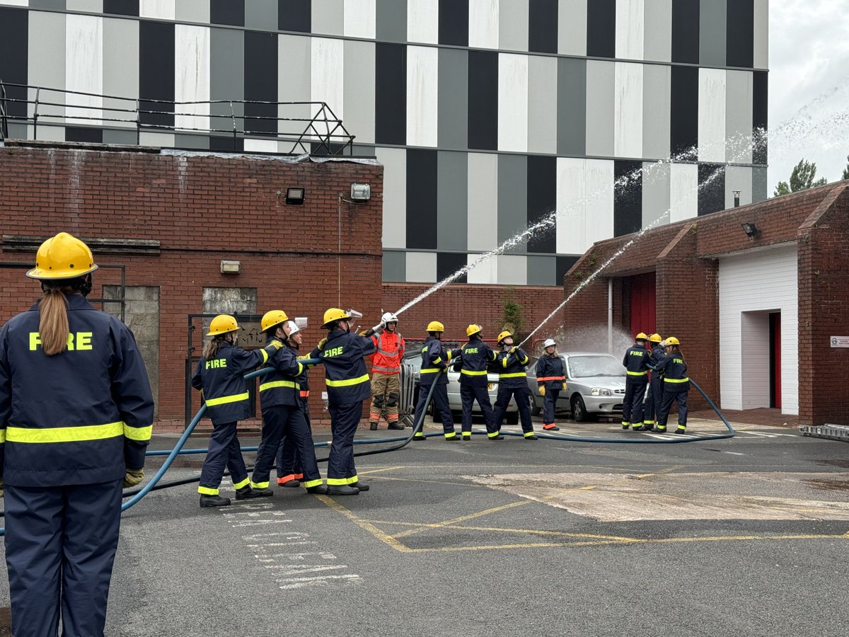 CFODaveRussel's tweet image. Fantastic ‘Passing out Parade’ at Bolton Fire Cadets last night. Very proud of all 12 Cadets and my staff who work incredibly hard to help develop young people and enable them to realise their true potential ⁦@manchesterfire⁩ 🚒