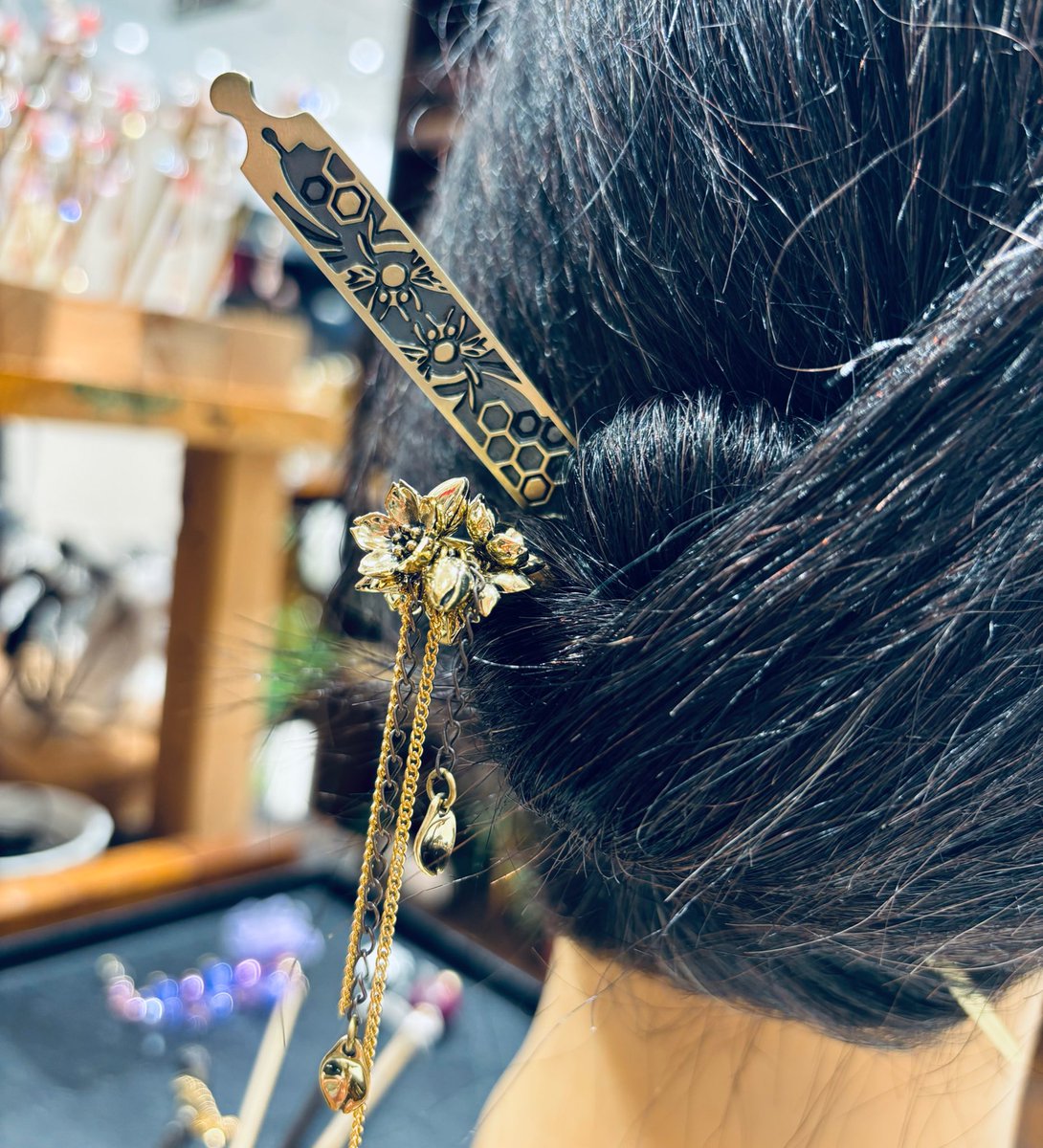 新 作 情 報 】 こ、笄に新柄が登場だーーーーｯｯ‼️‼️ 🐝日本刀笄一本