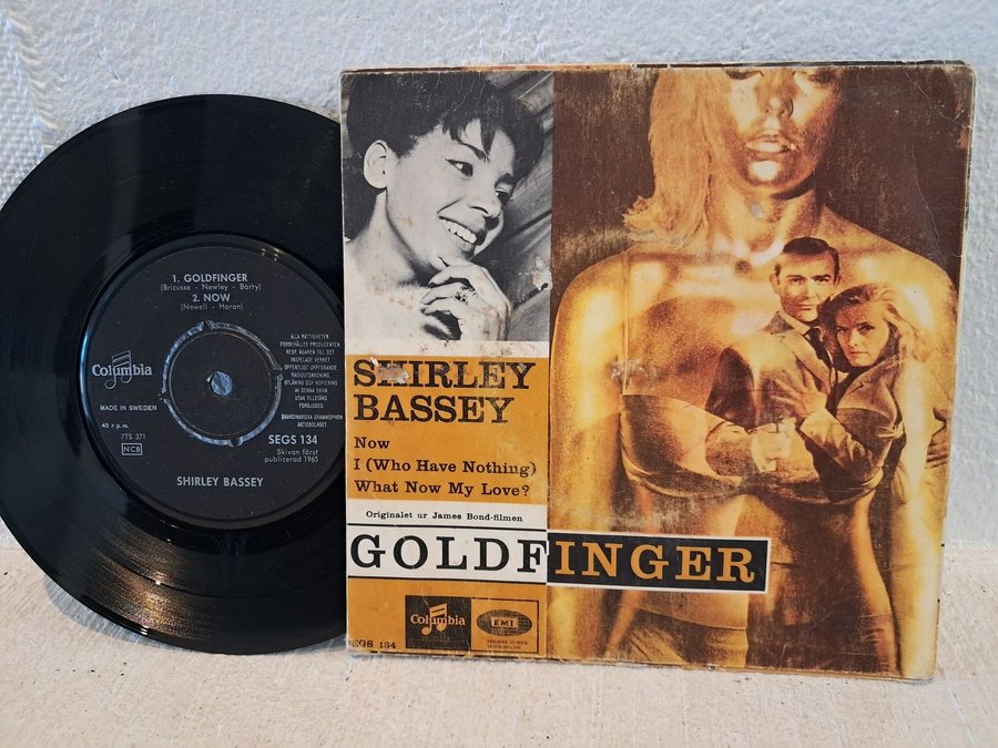 ratingbond's tweet photo. What's your favorite James Bond theme song? 🎶 We rated Shirley Bassey's 'Goldfinger' highly on our Goldfinger podcast episode! Do you agree, or is there another theme that tops your list? Share with us! #JamesBond #BondTheme #SeanConnery #Goldfinger https://t.co/xOmRQXvtXd