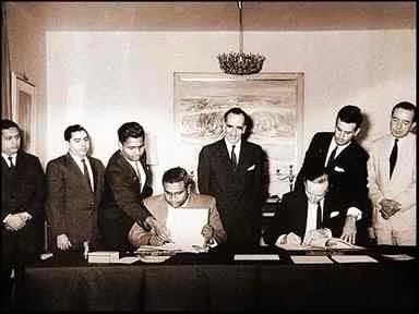 މިނިވަންދުވަހުގެ ތަހުނިޔާ 🇲🇻 

ބޭރު ދަރަނި އިތުރުވެ، އިޤްތިޞާދީ މިނިވަންކަން އަހަރުން އަހަރަށް ބީވަމުންގޮސް، ޤައުމުގެ ސިޔާދަތީ މިނިވަންކަމުގެ އަމިއްލަބާރު ނެތިދާ ދިއުމަކީ އެކި ސިޔާސީ ފިކުރުތަކުގެ ވެރިން ޤައުމާ ރައްޔިތުންގެ ހައްޤުގައި މަޝްވަރާކޮށް އަވަސް ހައްލު ހޯދަންޖެހޭ ކަމެއް!