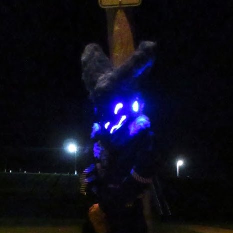 gotta love the Midwest, only thing to do is to take photos in the parking lot
#fursuit #fursuitfriday #furry #protogen #furryfandom