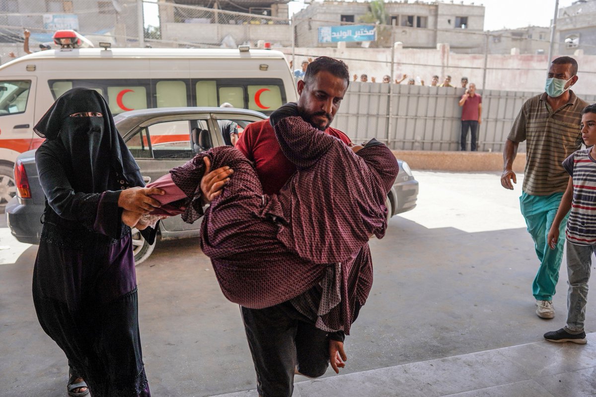 De Nieuws BV (@denieuwsbv) on Twitter photo De medische hulpverlening in Gaza bereikt opnieuw een dieptepunt. Sinds de Israëlische aanval op Khan Younis eerder deze week loopt het dodental op en neemt ook het aantal gewonden in rap tempo toe. We spreken Jasper Kuipers, directeur van Dokters van de Wereld, nu op <a href="/NPORadio1/">NPO Radio 1</a> De medische hulpverlening in Gaza bereikt opnieuw een dieptepunt. Sinds de Israëlische aanval op Khan Younis eerder deze week loopt het dodental op en neemt ook het aantal gewonden in rap tempo toe. We spreken Jasper Kuipers, directeur van Dokters van de Wereld, nu op <a href="/NPORadio1/">NPO Radio 1</a>