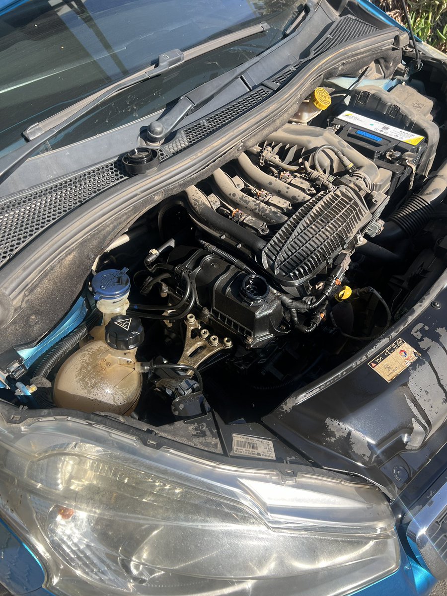 theJunebug91's tweet image. What the fuck @bp_plc ?? Filled up and put in oil yesterday and they didn’t put the oil cap back on 😡