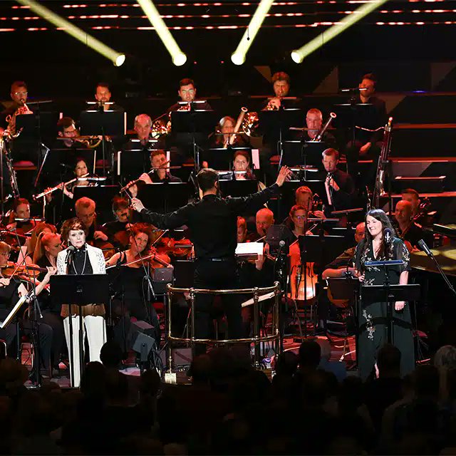 Prom 8 review – a moving orchestral celebration of the songs of Nick Drake | The BBC Symphony Orchestra, Jules Buckley and a cast of additional artists deliver a sincere tribute to the English folk singer/songwriter <a href="/bbcproms/">BBC Proms</a> <a href="/BBCSO/">BBC Symphony Orchestra & Chorus</a>  musicomh.com/classical/revi…