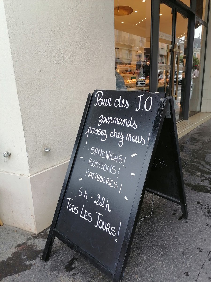 On voudrait faussement nous faire croire que la France est coupée en 3 alors qu'elle se divise en deux : 👇🏻
- ceux qui partent en vacances un mois ("vous comprenez y'a les JO"), et
- ceux qui saisissent l'opportunité !