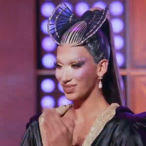 FranzySpring's tweet photo. her being SO DAMN CLOSE to the final lip-sync is crushing me. plastique tiara, you will always be famous 🥺

#AllStars9 https://t.co/8ZLNoVd6pr
