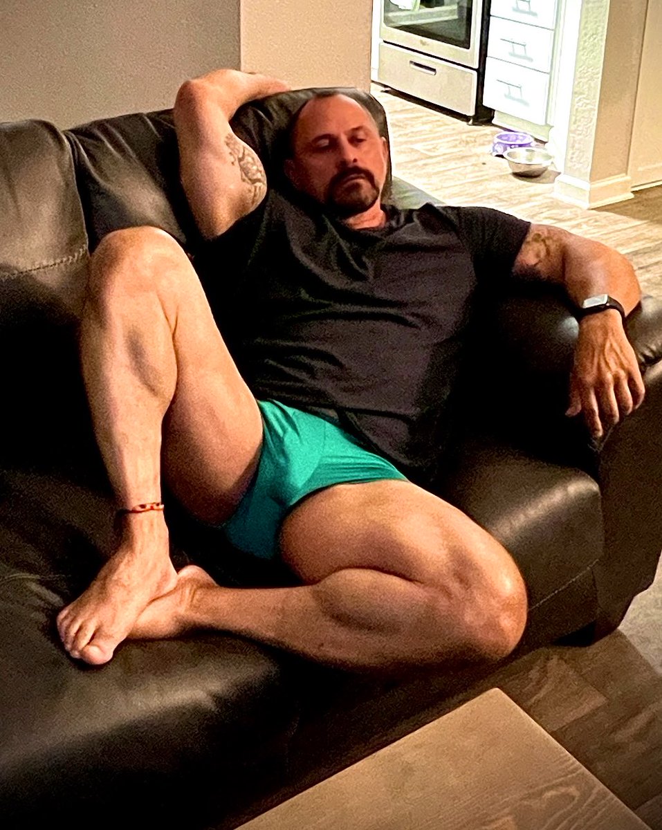 bustedsprocket's tweet photo. Repost if you watch TV in your underwear too https://t.co/3fRtuNem5s