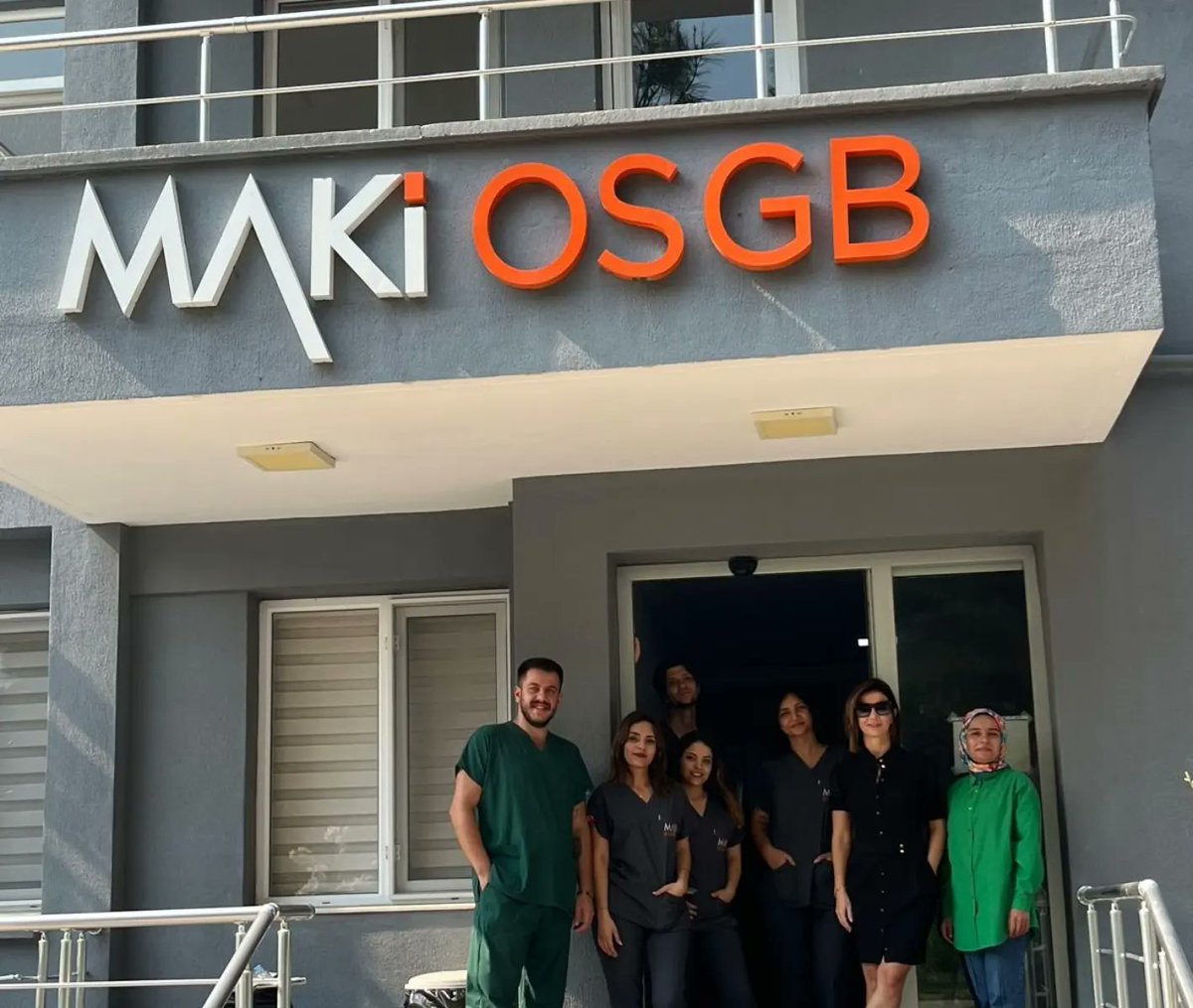 Başarı, küçük adımlarla başlayan büyük bir yolculuktur, önemli olan sürekli olarak ilerlemektir!

Genel olarak gezici sağlık aracımızla sahada görev alan özverili ekibimle, Sabit Tıbbi Tetkik Mekanımızda, bugün işleri birlikte takip ediyoruz. İşimiz insan, amacımız doğru hizmet.