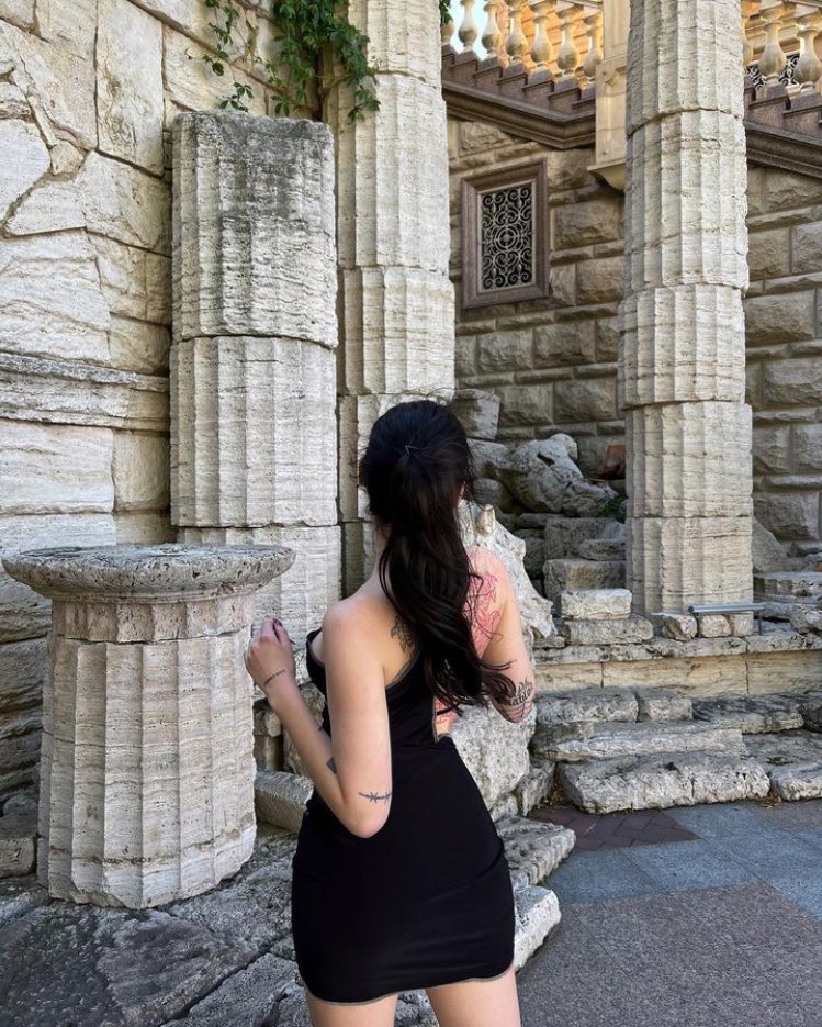 hola! soy Madisson Bianchi y no soy un rol nuevo pero quiero activar y empezar una nueva vida. tengo 21 años, soy modelo y mamá de samantha (3 años) y robert (2 meses). me gusta viajar, pintar y salir a correr ✨

♡+↺