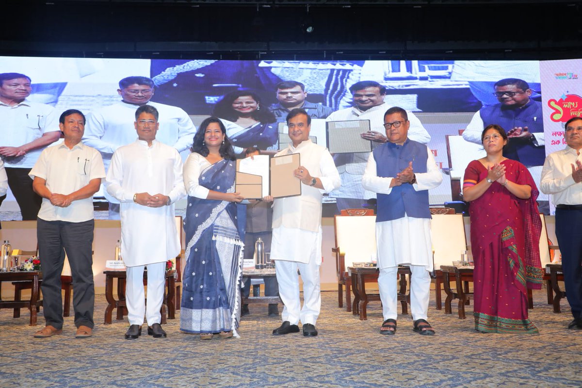 himantabiswa's tweet image. Empowering Assam's Youth 🤝

After providing 97,505 Govt jobs to our youth in the recent past, today we distributed appointment letters to 465 candidates in various departments. 

We are firmly on course to complete 50,000 addl recruitments by May 2025.

#PromisesFulfilled
