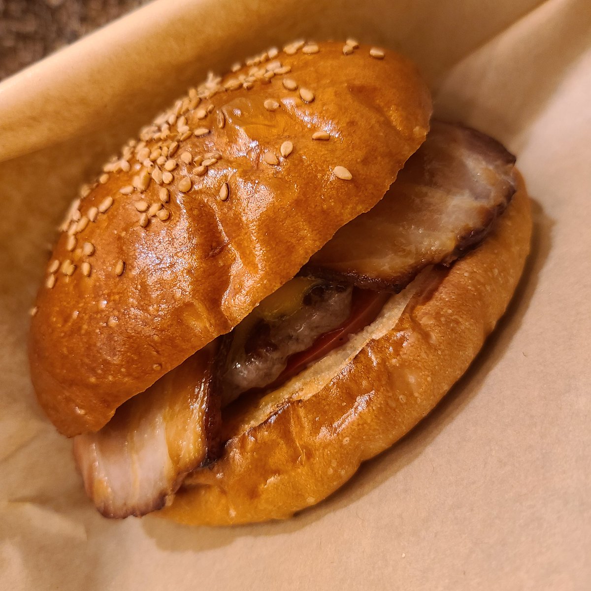OMUSUBEMARU5351's tweet photo. 先週 #妖精の家 さんへ🍄✨
#meetmagic さんが出店の日🍔💕
食べたかったから嬉しい~✨
雨の日で特別に中でコーヒー☕もいただきつつ美味しく頂きました✨
ハンバーガー🍔のお帽子可愛かった✨
ちゃんとチーズたれてるの✨ https://t.co/poE2ElwPMF
