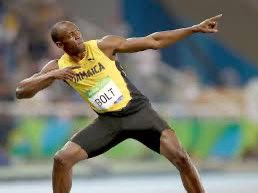 A very good morning from Ralph! 

This was the view from my bed this morning. 

When he first arrived, he’d nap and the slightest thing would wake him. 

Now he sleeps soundly. 😴

He likes to start the day with some pawlates. 

This position is called the Usain Bolt! 🤣🐾🐾