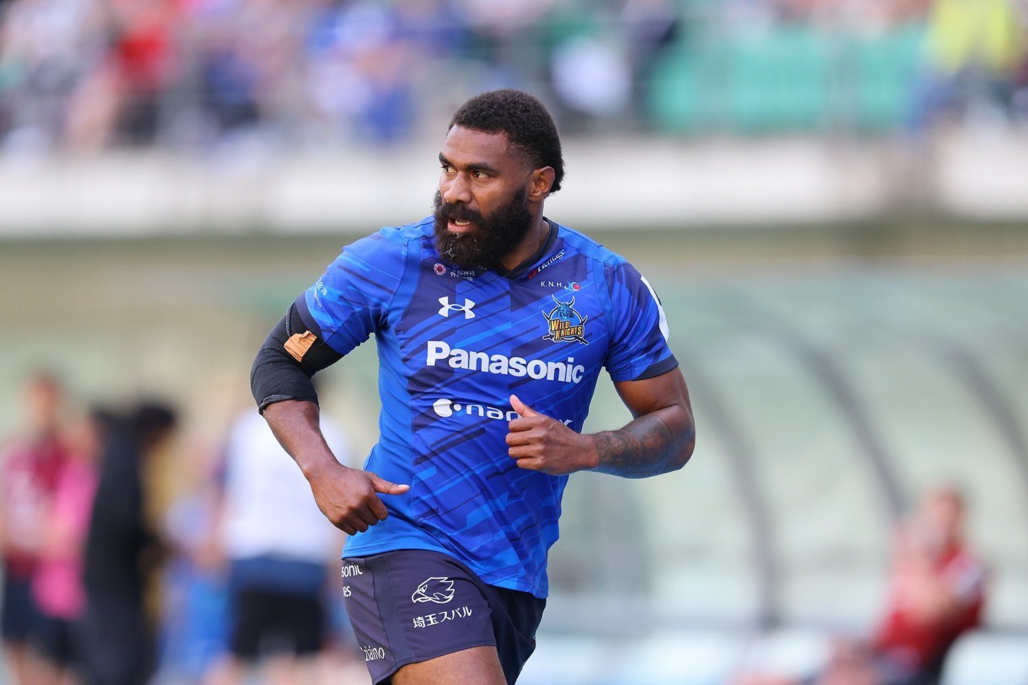 埼玉パナソニックワイルドナイツ ウインドブレーカー ネック