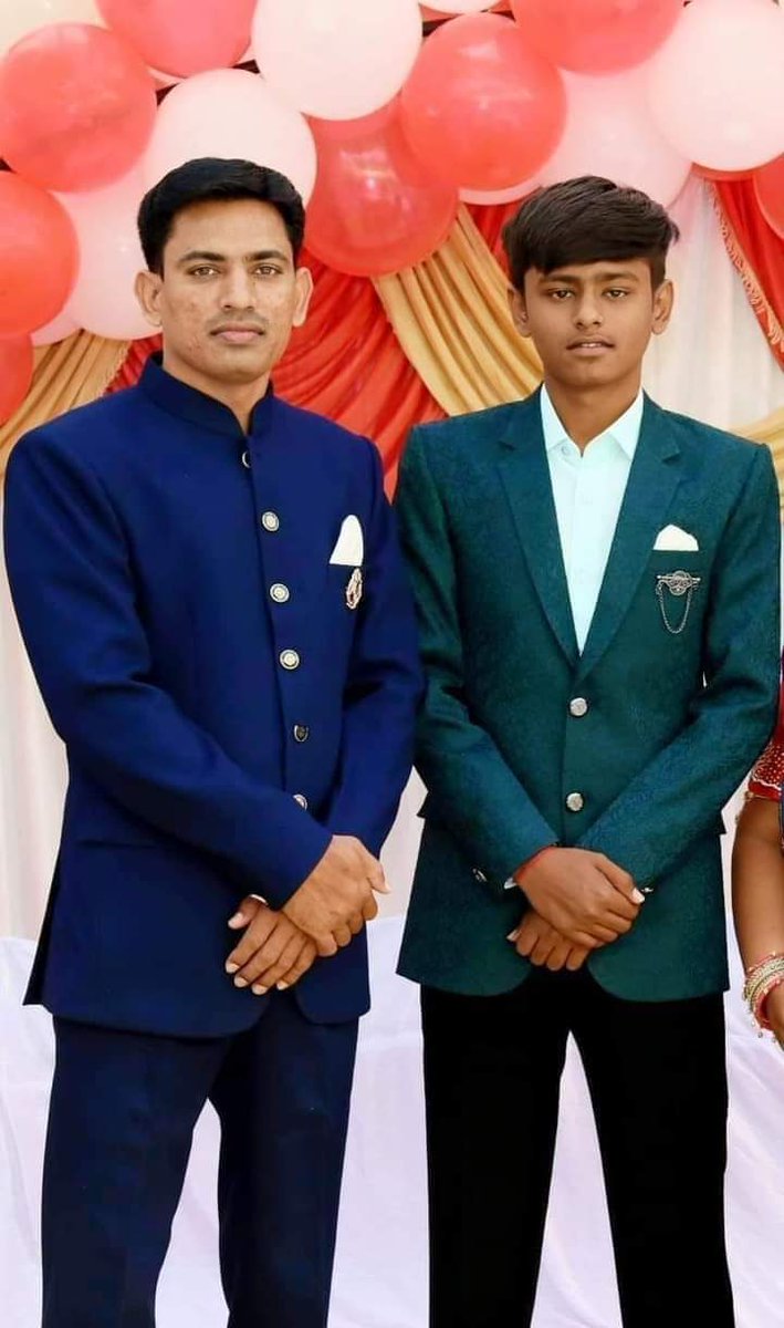 MPalanapur's tweet photo. 🎂🎉#HAPPY_BIRTHDAY🎉🎂 

 ગુજરાત ક્ષત્રિય ઠાકોર સેના પ્રદેશ ઉપ-પ્રમુખશ્રી Jagatshih Chauhan ના દીકરા દર્શન ઠાકોર ને જન્મદિવસની ખુબ ખુબ શુભેચ્છાઓ..

🎂🎉#HappyBirthdayWishes 🎉🎂
    #DarshanJagatshinhChauhan https://t.co/PNsuuPGHyR
