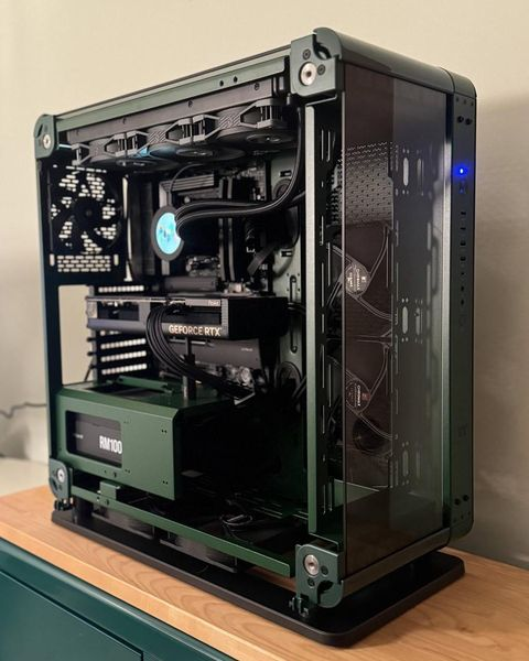 ThermaltakeInc's tweet photo. Check out this build!
📷 MaybeOyaki
#CoreP6 #RacingGreen https://t.co/eDnMxvs1X5