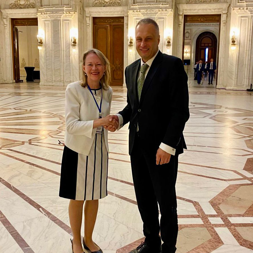 AmbMaryWarlick's tweet photo. Great pleasure to meet with Ukraine's Deputy Energy Minister Roman Andarak at the #PTECC Ministerial in Bucharest
I emphasised @IEA's steadfast support for 🇺🇦's efforts to boost energy security, address ongoing challenges & build a more resilient energy future https://t.co/T51ayaLsy3