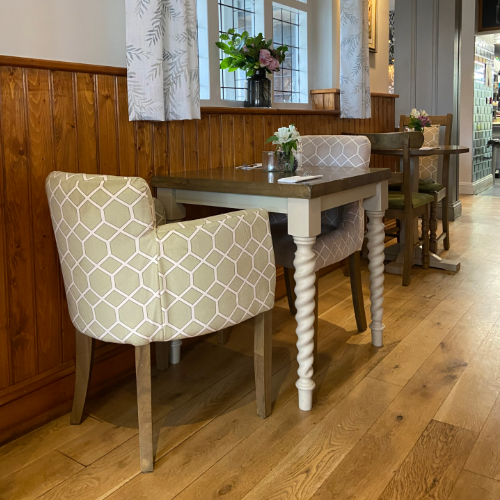 PubstuffLtd's tweet image. Bright and colorful! What a way to brighten up someone's day the moment they walk through your venue. 
(pubstuff.co.uk)
#pubstuff #pubfurniture #furniture #pub #britishpub #chairs #tables #commercialfurniture #contractfurnitture #upholstered #upholsteredfurniture