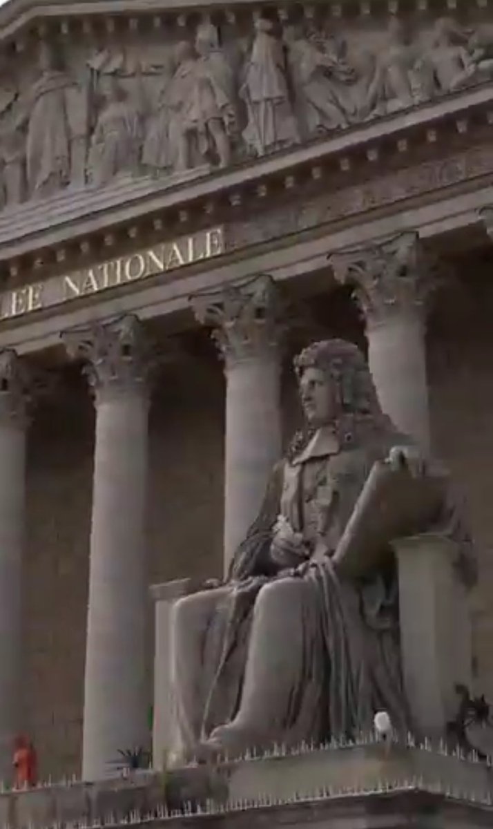 Dans sa vidéo promotionnelle, le gars a jugé utile de mettre la statue de Colbert…

Welcome to negrophobic France!

Plus d’info: memoire-esclavage.org/statue-de-jean…