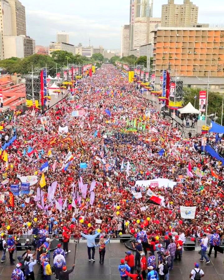 YO❤️CUMANÁ | #26Jul
📢|•El pueblo desbordado
#TriunfaLaEsperanza, con amor y lealtad a nuestro Presidente.<a href="/NicolasMaduro/">Nicolás Maduro</a>
❤️VENEZUELA NUESTRA❤️ Vota PSUV!!! 🔴 Arriba y a la izquierda.<a href="/lossifontes/">LUIS JAVIER SIFONTES</a> 
<a href="/Titomara2/">Titomara🌐🇻🇪</a> .<a href="/Titomara4/">Titomara🌐</a> <a href="/kenys719/">Tito mara</a> <a href="/MaraTito72/">Titomara</a>
#CUMANÁ #Sucre #PRELEMI  #oriele