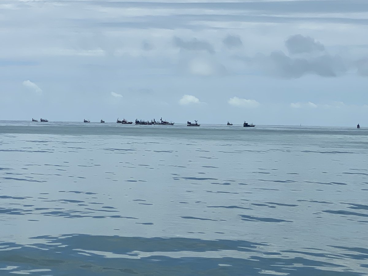 FrenchForces's tweet photo. In addition to #HARPIE operation to combat illegal gold panning, @Armees_Guyane are carrying out #POLPECHE fisheries policing missions.
On its way back from 🇧🇷, 🇫🇷 encountered illegal fishing boats. 🐟
👉 🇫🇷 continues to ensure maritime security in its territorial waters. 🚢 https://t.co/zCT0zZxFv5