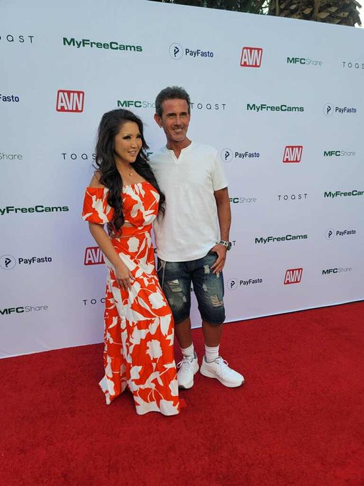 AVN house party red carpet tonight with Tia Kai. https://t.co/ozsg5zsnAO