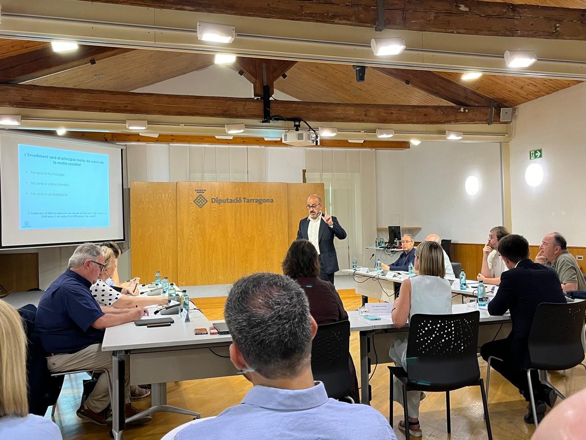 SeniorLab's tweet photo. ❇️Estem molt il·lusionats d'impulsar i treballar en aquest projecte amb la @SCGiG @Dipta_cat @universitatURV @cambrareus @CambraTarragona @cambratortosa i @CambraValls!

#SeniorLab #SeniorLabReus #EnvellimentActiu #Longevitat #Catalunya #CatalunyaSud https://t.co/qD9GO2Ualc