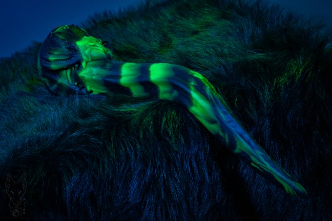 My new toy is ready ~ i can't wait to play with 🥴 I can take it all , im so full with him   Thanks @SwisokOfficial