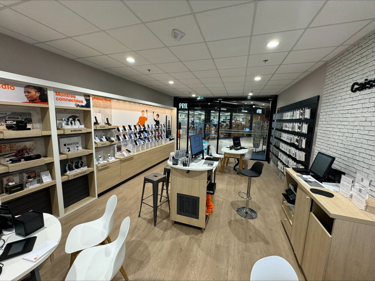 🏅Aujourd'hui, c'est le grand jour pour Hossine et son équipe ! Direction le sud, dans le quartier de La Croix Rouge à Marseille, pour l'ouverture de notre nouvelle boutique de Proximité. Toute l'équipe est dans les starting blocks, elle vous attend nombreux.😃
