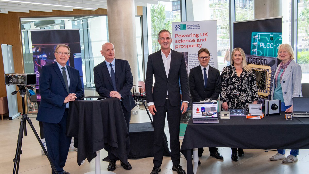 UofGlasgow's tweet photo. UofG researchers are playing leading roles in two of five new quantum technology hubs announced today.

Science Secretary @peterkyle announced the major funding for the hubs following a visit to our @UofGARC.

These hubs will help advance quantum tech in healthcare, computing, national security, and infrastructure

More: https://t.co/aOJioLqwnf