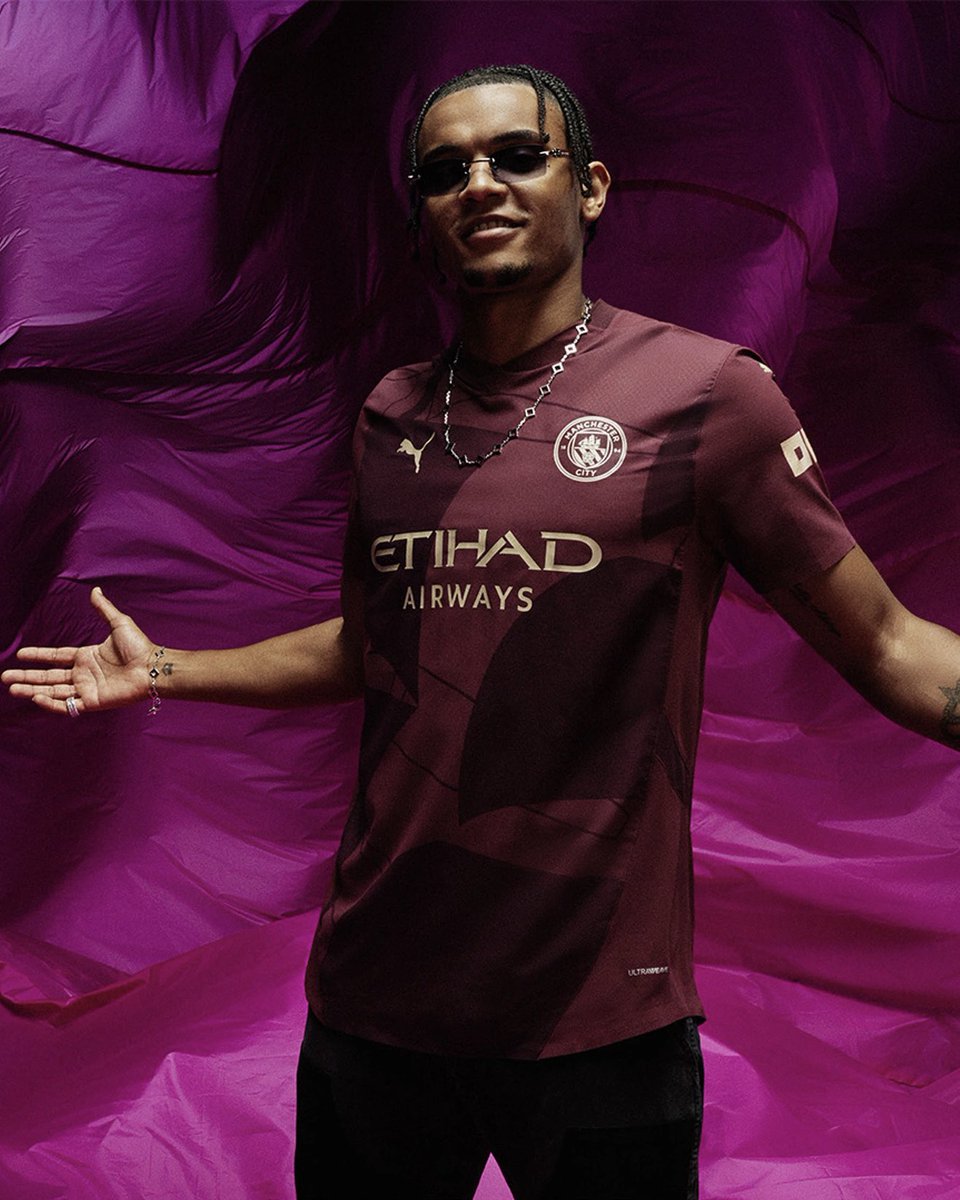 AccessBET's tweet photo. Which @premierleague away kit is the best so far? https://t.co/Gh5JT7pBRy