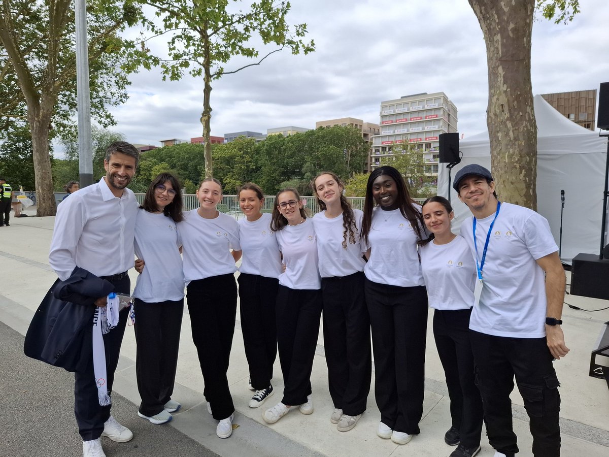 Les étudiants de #UDanse <a href="/FFSportU/">FFSU</a> présents à la Cérémonie de la Trêve Olympique <a href="/iocmedia/">IOC MEDIA</a> au village des athlètes pour présenter la #Dansedesjeux. Une expérience inoubliable !!🤩🤩 Merci <a href="/Paris2024/">Paris 2024</a> ! <a href="/TonyEstanguet/">Tony Estanguet - OLY</a>
