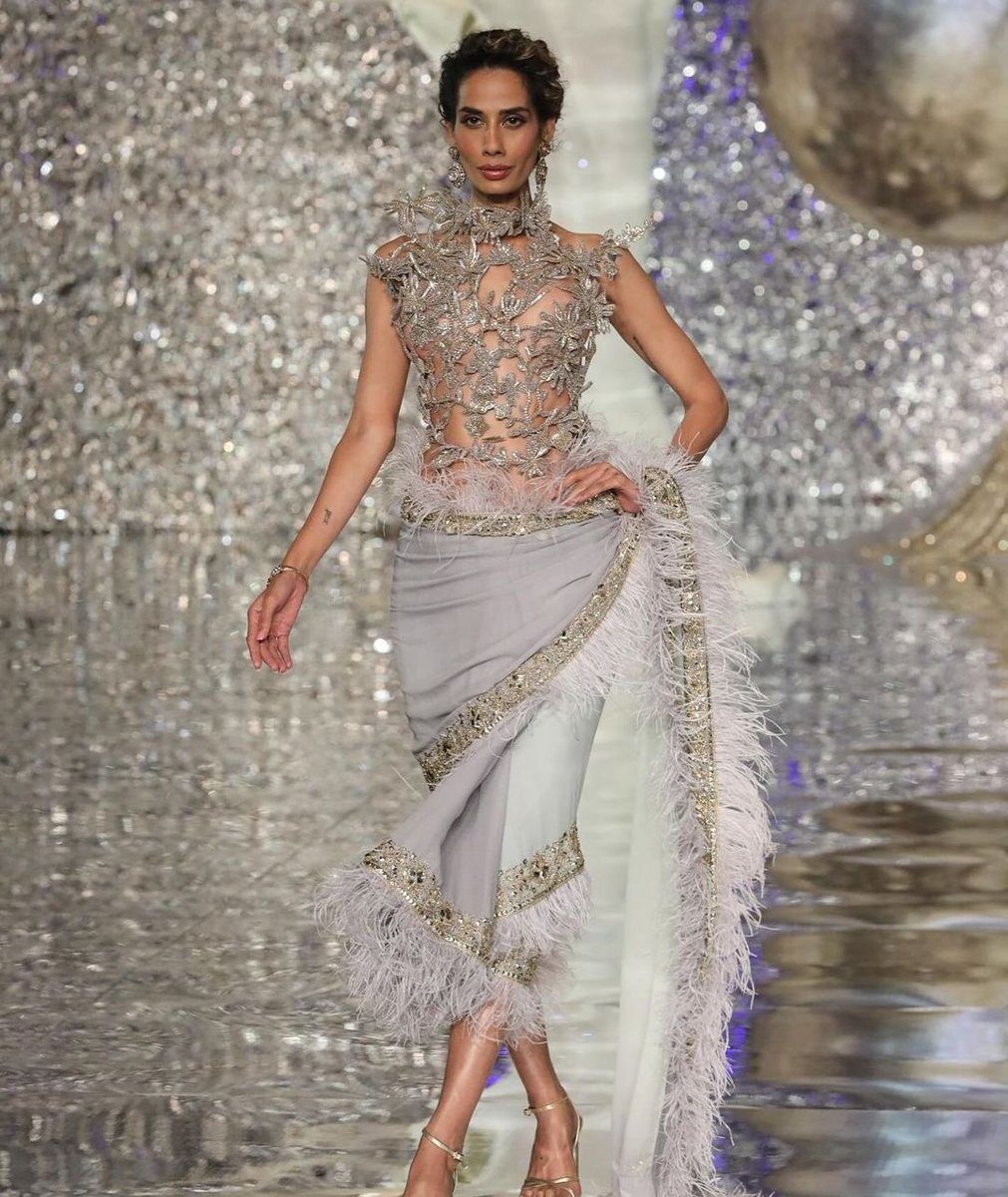 GraziaIndia's tweet photo. #GraziaFashion Day 2 at @fdciofficial ‘s #IndiaCoutureWeek was inspiring to say the least with @suneetvarmaofficial & @roseroom__official by Isha Jajodia.
#FDCI #IndiaCoutureWeek2024 #Trending #Couture #ICW2024 #SuneetVarma #Roseroom #Fashion #FashionWeek https://t.co/CAIe1FCLyL