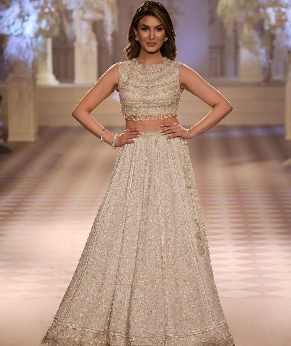 GraziaIndia's tweet photo. #GraziaFashion Day 2 at @fdciofficial ‘s #IndiaCoutureWeek was inspiring to say the least with @suneetvarmaofficial & @roseroom__official by Isha Jajodia.
#FDCI #IndiaCoutureWeek2024 #Trending #Couture #ICW2024 #SuneetVarma #Roseroom #Fashion #FashionWeek https://t.co/CAIe1FCLyL