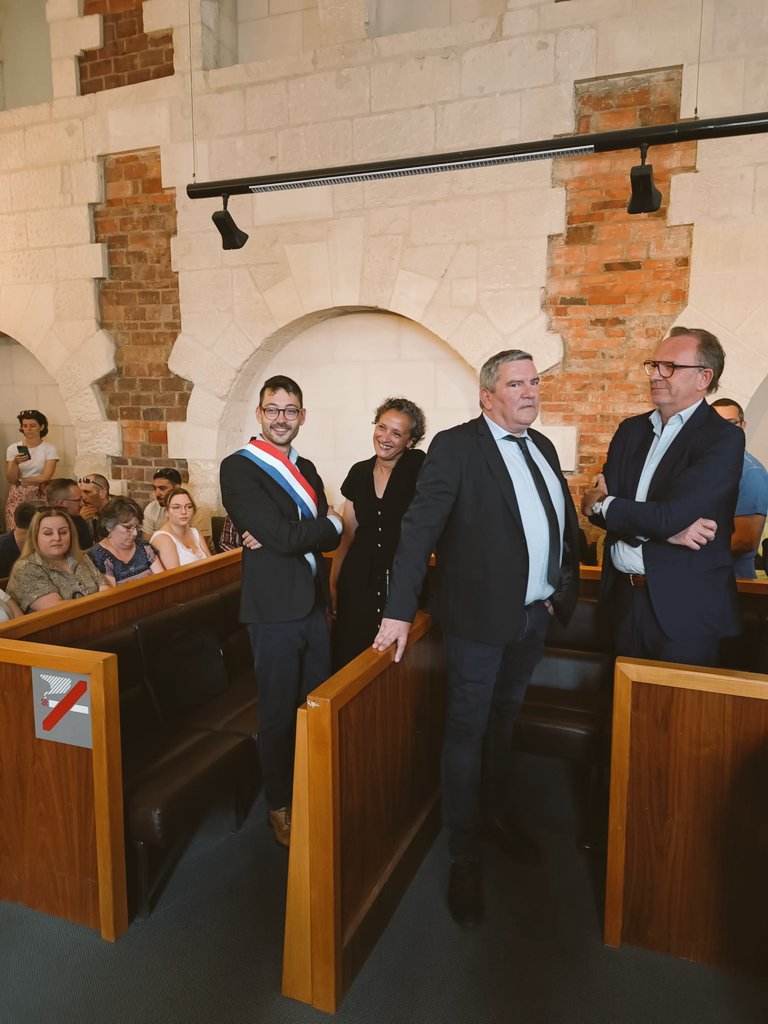 EmmDuplessy's tweet photo. Ce matin, le tribunal de commerce a reconnu le projet de SCOP Duralex comme étant celui apportant les meilleures garanties sur le maintien de l'emploi, l'apurement du passif et la pérennité de l'activité ! 

Vive Duralex ! Vive la SCOP et l'auto organisation des travailleurs ! https://t.co/GW4Kbgovqu