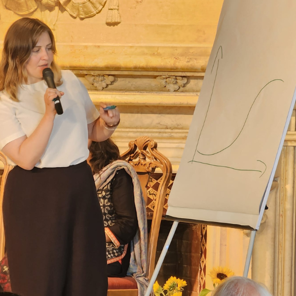 caux_iofc's tweet photo. "Think boldly. Find a vision and surround yourself with positive people, narratives, images and stories. Remind yourself that change is possible!" - @Freitag4Future, Day 4 at the #CauxIntergenerational Forum.
#cauxfoundation #cauxforum #hope #equality #bethechange #change https://t.co/ahVCRLTgAz