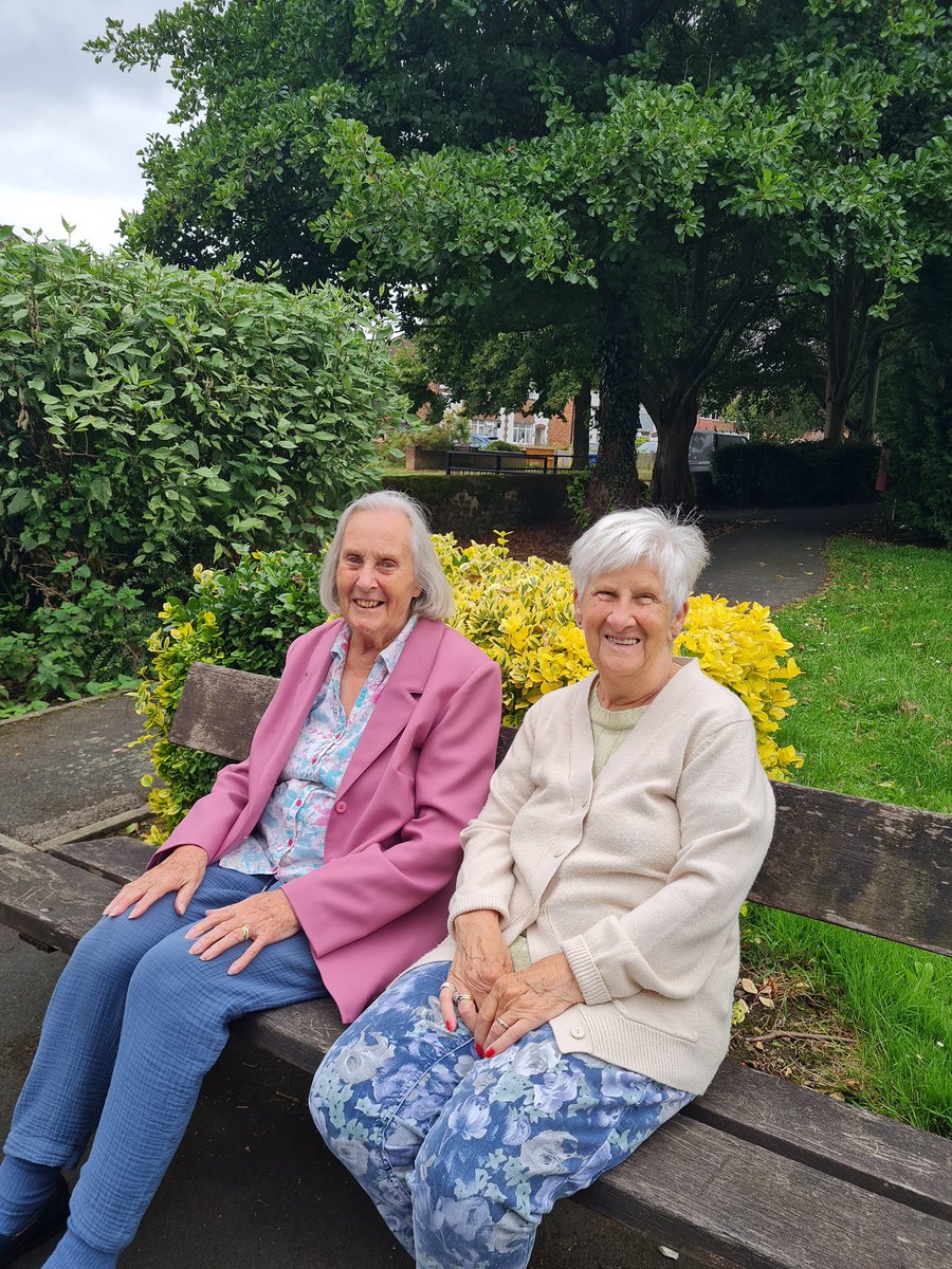 A lovely Thursday afternoon walk with the ladies 🤗🚶‍♀️‍➡️🌳 <a href="/AnchorLaterLife/">Anchor</a> #walking