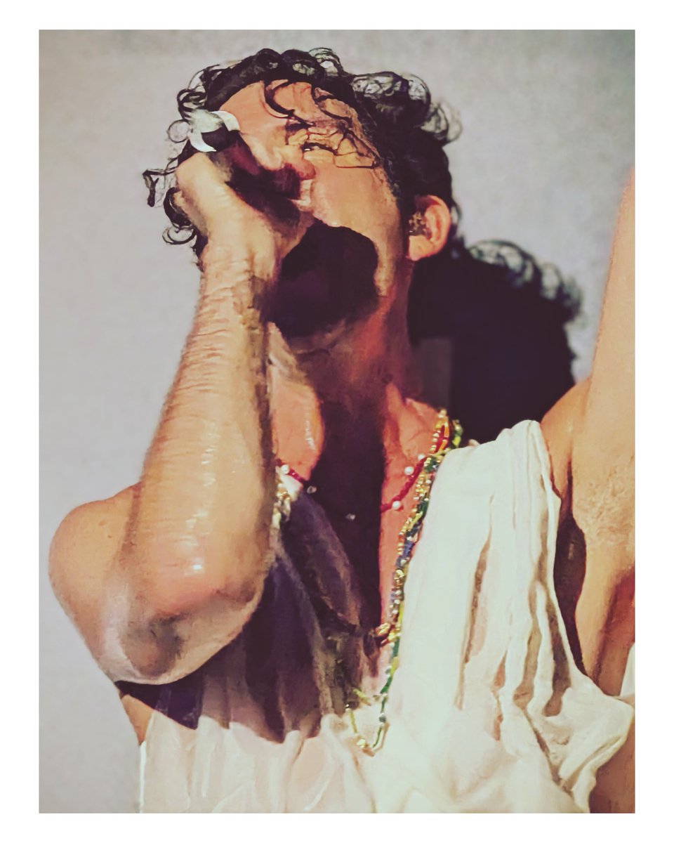 verobott's tweet photo. A week ago in Lucca some stardust was in the air so I tried to capture it ✨💖
#mika #mikasounds #luccasummerfestival https://t.co/iciTq62vV8