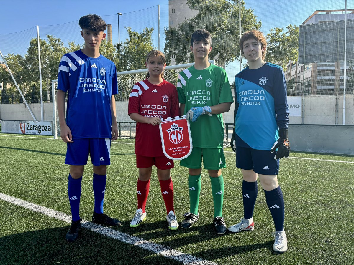 SanGregorioCD's tweet photo. 🔴 𝗘𝗦𝗧𝗔 𝗘𝗦 𝗡𝗨𝗘𝗦𝗧𝗥𝗔 𝗡𝗨𝗘𝗩𝗔 𝗣𝗜𝗘𝗟 🔴

El San Gregorio Arrabal presenta sus 𝗻𝘂𝗲𝘃𝗮𝘀 𝗲𝗾𝘂𝗶𝗽𝗮𝗰𝗶𝗼𝗻𝗲𝘀 para una temporada 2024/2025 que se presenta ilusionante. ✨

#NosVanAVerVolver
#SanGregorioArrabal https://t.co/SjKsUCrdwO
