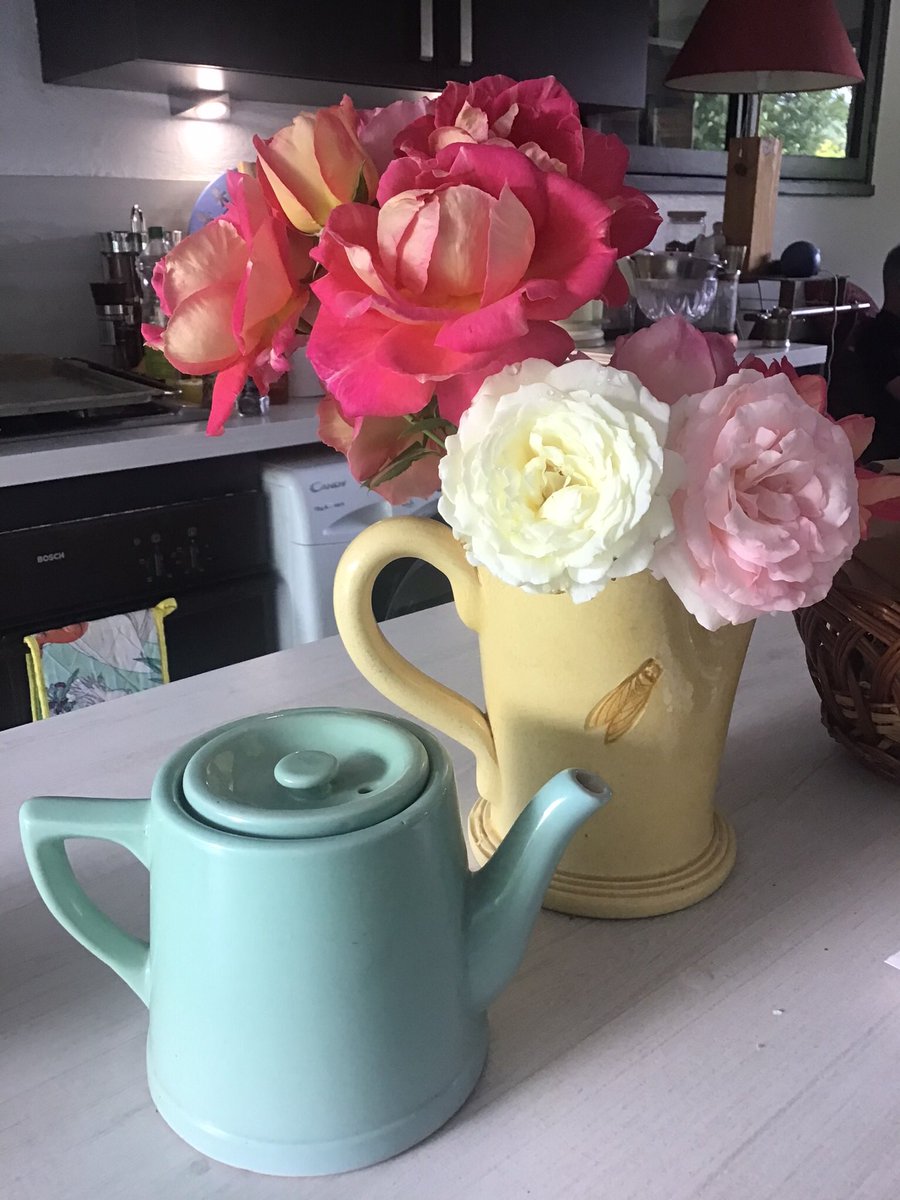 lindaamccall's tweet image. I love 🥰 a beautiful tea pot 🫖 to chill in the morning #teaaddict #france