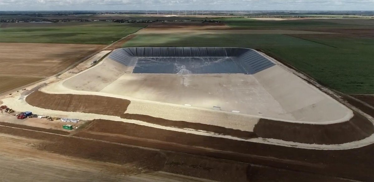 💧Les Soulèvements de la Terre han hecho de las megabalsas, sistema de riego utilizado para la agricultura intensiva en detrimento de los pequeños agricultores, el símbolo de su lucha por un reparto justo del agua.

Por <a href="/MarSala___/">Mar Sala</a> y <a href="/AlexMeaude/">Alex Méaude</a>
elsaltodiario.com/ecologia/guerr…
