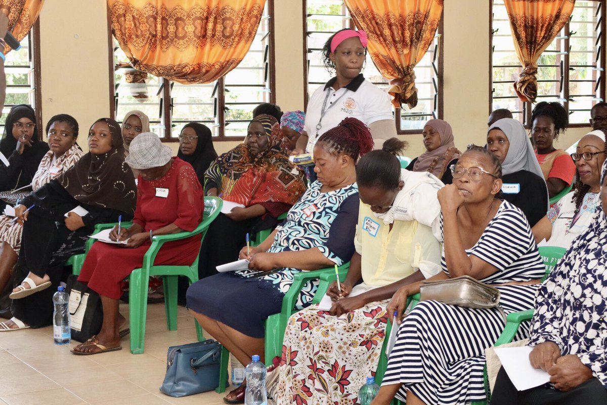 AFCInAfrica's tweet photo. Holding space isn't easy. When do you hold space, and where do you draw the line if you can't? We're in Kilifi at Kibaoni Social Hall for our 12th Mizizi Workshop of the year, in collaboration with Kilifi County Referral Hospital Palliative Care.
#MentalHealthInCancer https://t.co/GSVaERzhD7