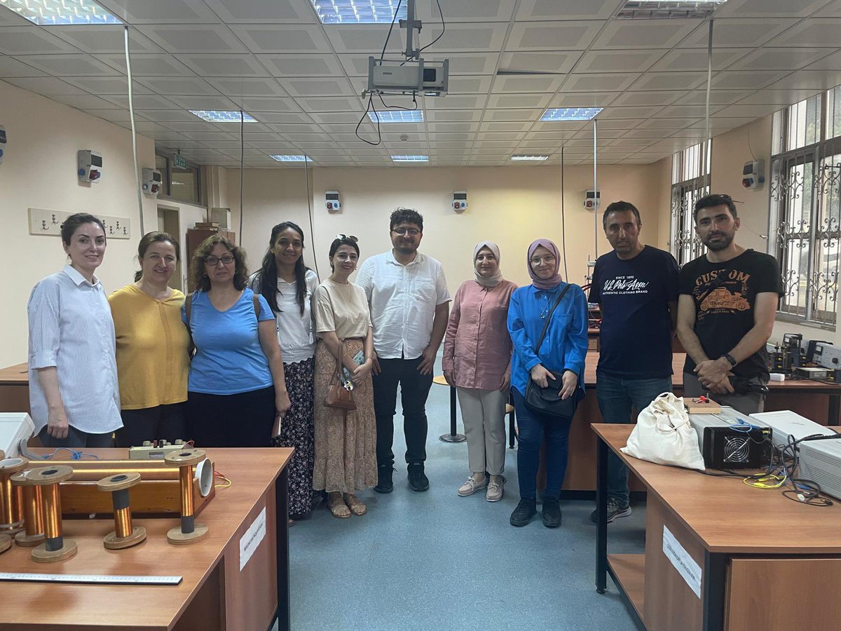 Ist_Akademiler's tweet image. Maarif Modeli İstanbul Yaz Atölyeleri kapsamında, Sayısal Bilimler Atölyelerimizin düzenlediği Fizik Laboratuvar Uygulamaları atölyesi Dr. Öğr. Üyesi Yaşar Karabul hocamızın eşliğinde Yıldız Teknik Üniversitesinde gerçekleştirildi.
@tcmeb @istanbulilmem @MucahitYentur