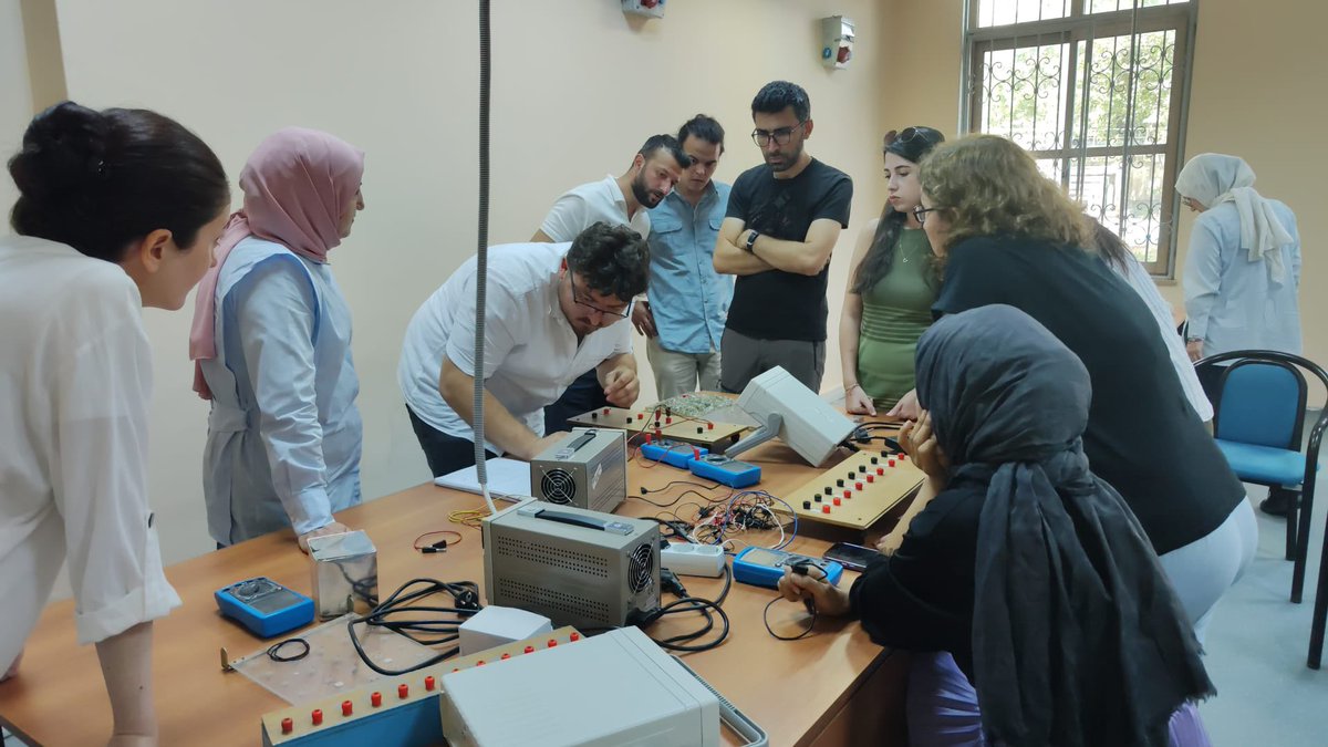 Ist_Akademiler's tweet image. Maarif Modeli İstanbul Yaz Atölyeleri kapsamında, Sayısal Bilimler Atölyelerimizin düzenlediği Fizik Laboratuvar Uygulamaları atölyesi Dr. Öğr. Üyesi Yaşar Karabul hocamızın eşliğinde Yıldız Teknik Üniversitesinde gerçekleştirildi.
@tcmeb @istanbulilmem @MucahitYentur