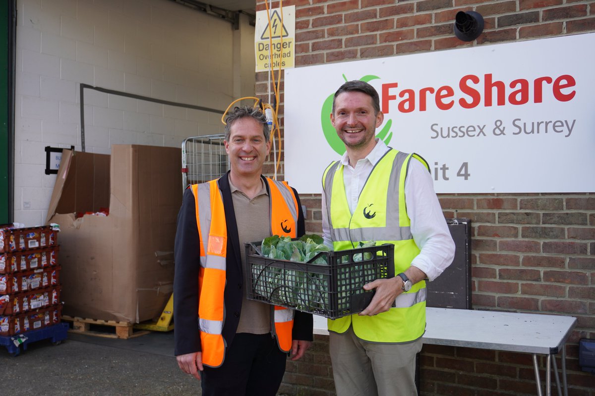 FareShare Sussex & Surrey (@faresharesussex) on Twitter photo Lovely to host <a href="/chriswardmp/">Chris Ward MP</a>, the new Kempton and Peacehaven MP, at our Brighton depot.
In this constituency throughout 2023 we:
🤝supported 30 charities and community groups
🍏delivered 220 tonnes of food
🍽️provided 525,230 meals
💰saved these organisations £701k in food costs Lovely to host <a href="/chriswardmp/">Chris Ward MP</a>, the new Kempton and Peacehaven MP, at our Brighton depot.
In this constituency throughout 2023 we:
🤝supported 30 charities and community groups
🍏delivered 220 tonnes of food
🍽️provided 525,230 meals
💰saved these organisations £701k in food costs