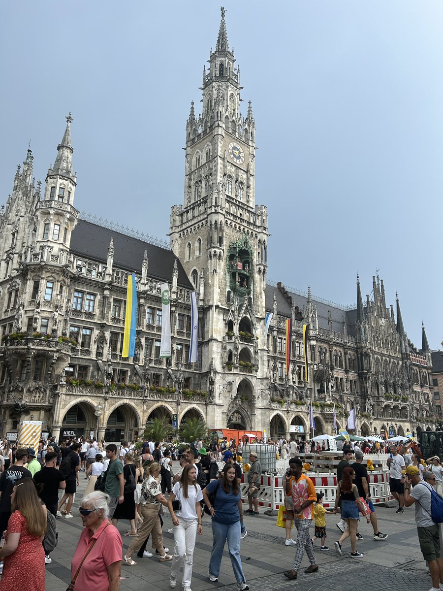 Outstanding real estate presentations this week from business students in Munich. it’s remarkable what students can accomplish in a short time with support, motivation, inspiration and high expectations. Our next stop is the Swiss Alps where the focus turns to leadership.